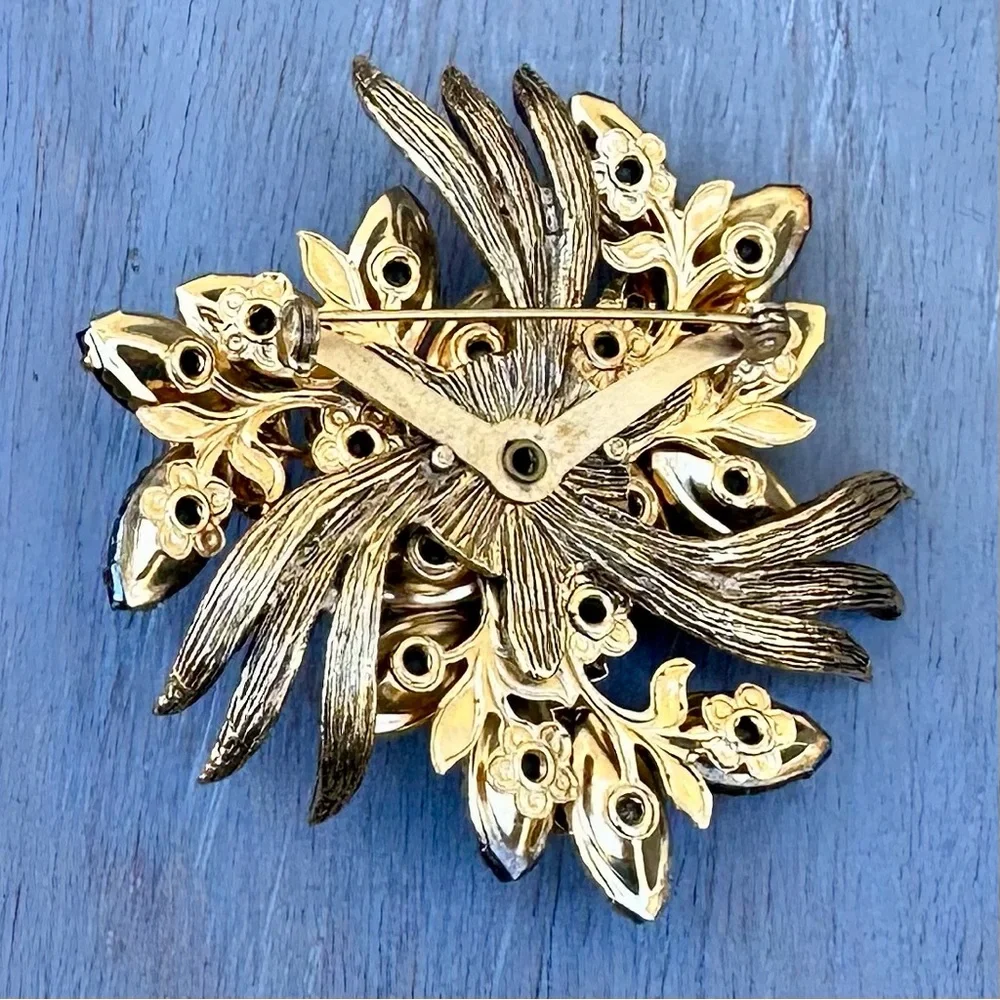 Vintage Gold & Green Floral Brooch - Picture 5 of 11